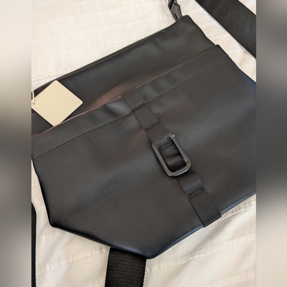 Lambwolf Collective Vegan Leather Convertible Dog Walker Bucket Bag Backpack - Picture 5 of 13